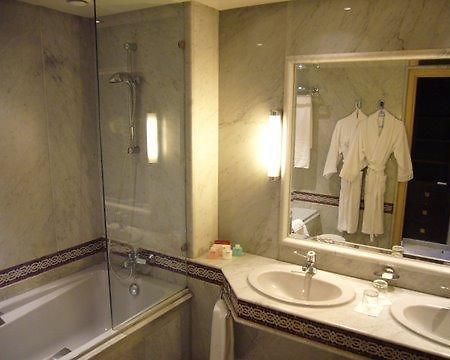 Crystal Rose Hostel Kumasi Ngoại thất bức ảnh